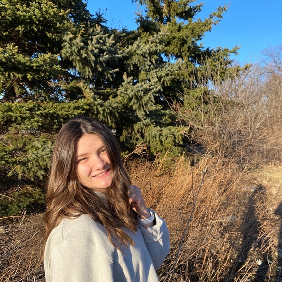 Meet your Posher, Emily - Picture 1 of 1